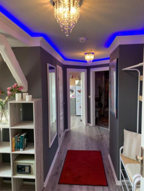 Best-Preis Ferienwohnung mit Netflix, Self-Check-In, eBike Ladestation im Fahrradraum, WLAN - direkt am Elberadweg im Herzen von Wittenberge